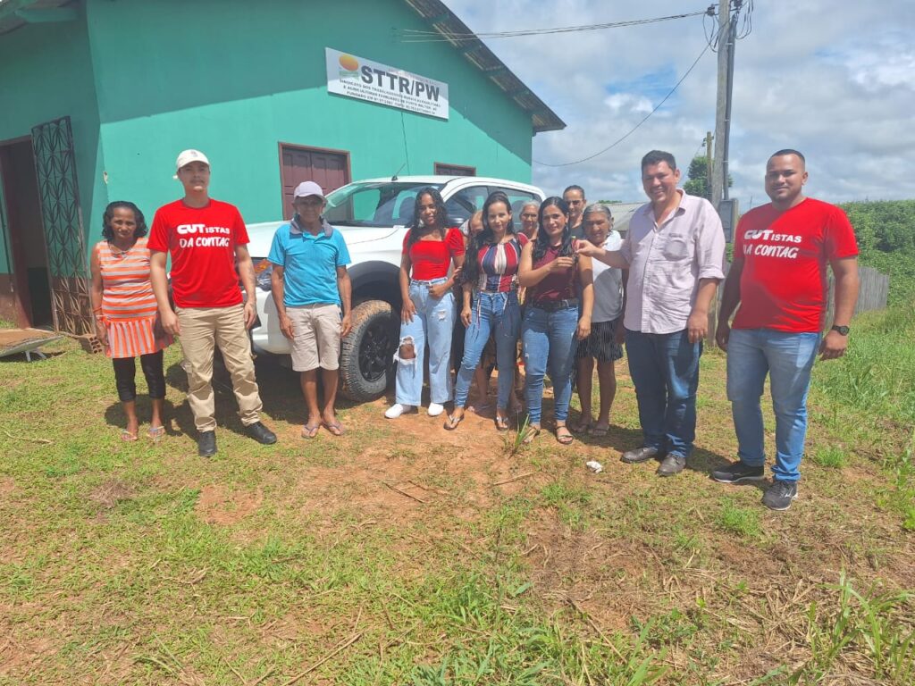 O CFTT entrega Caminhonete O KM para o Sindicato de Porto Walter no Acre.